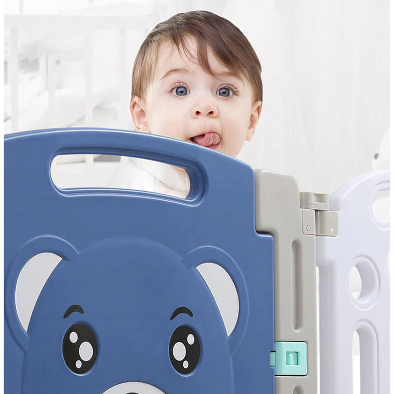 Sianldcone Baby playing in WLC playpen set
