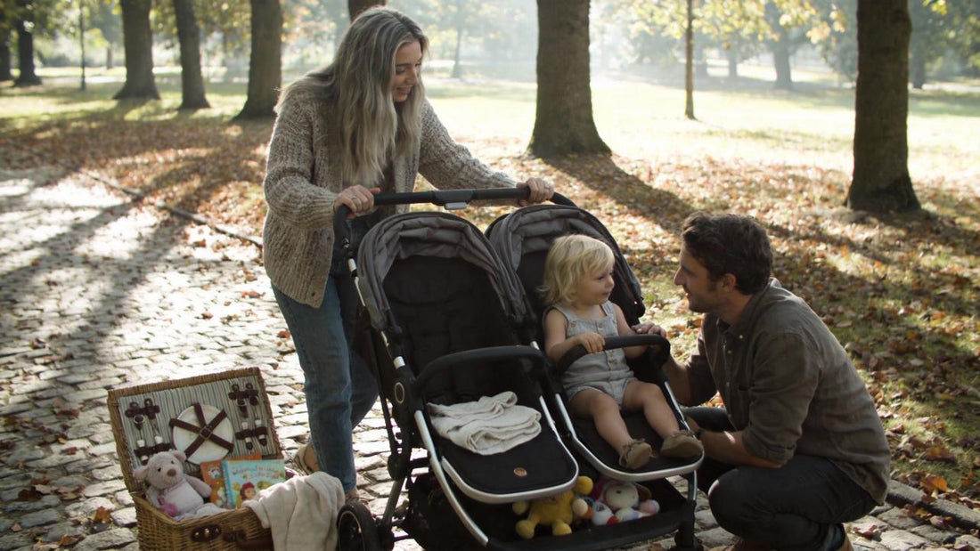 Side-by-Side vs. Tandem Strollers: Maneuverability vs. Width